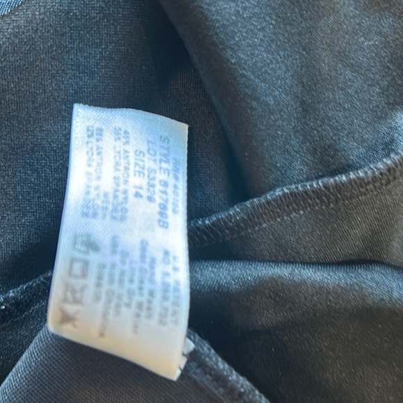 Miraclesuit size 14 black with mesh panels - Picture 5 of 6